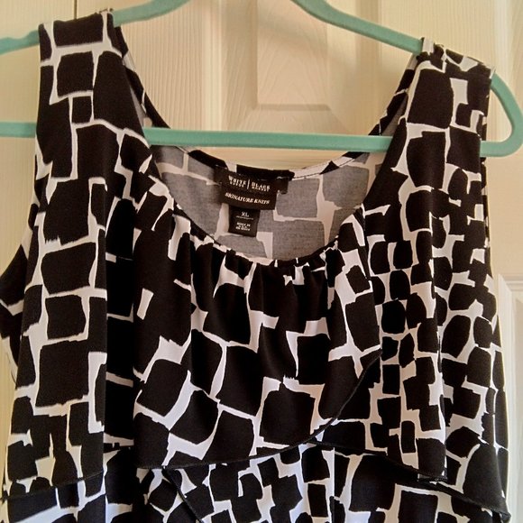 White House Black Market Tops - XL White House Black Market  Tiered  Black & White Tunic Top